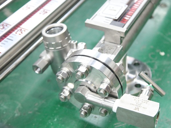 磁翻板液位計(jì)在消防水箱上的應(yīng)用：西安相遠(yuǎn)科技27年專業(yè)解決方案