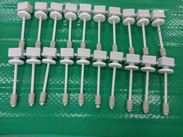 電鍍生產(chǎn)線專用防腐浮球液位計(jì)